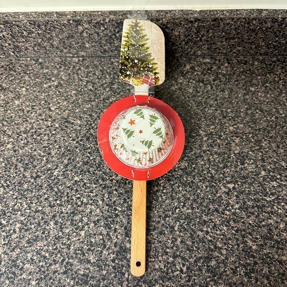 Christmas Spatula With Cupcake Liners NEW